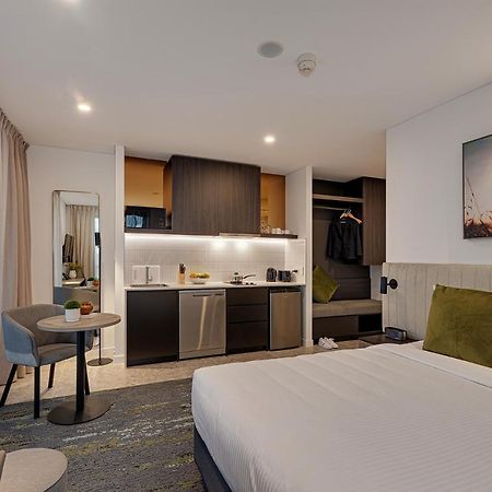 Littomore Suites Kingswood 펜리스 외부 사진