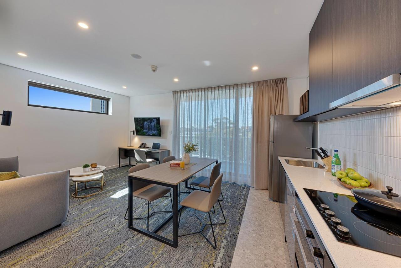 Littomore Suites Kingswood 펜리스 외부 사진