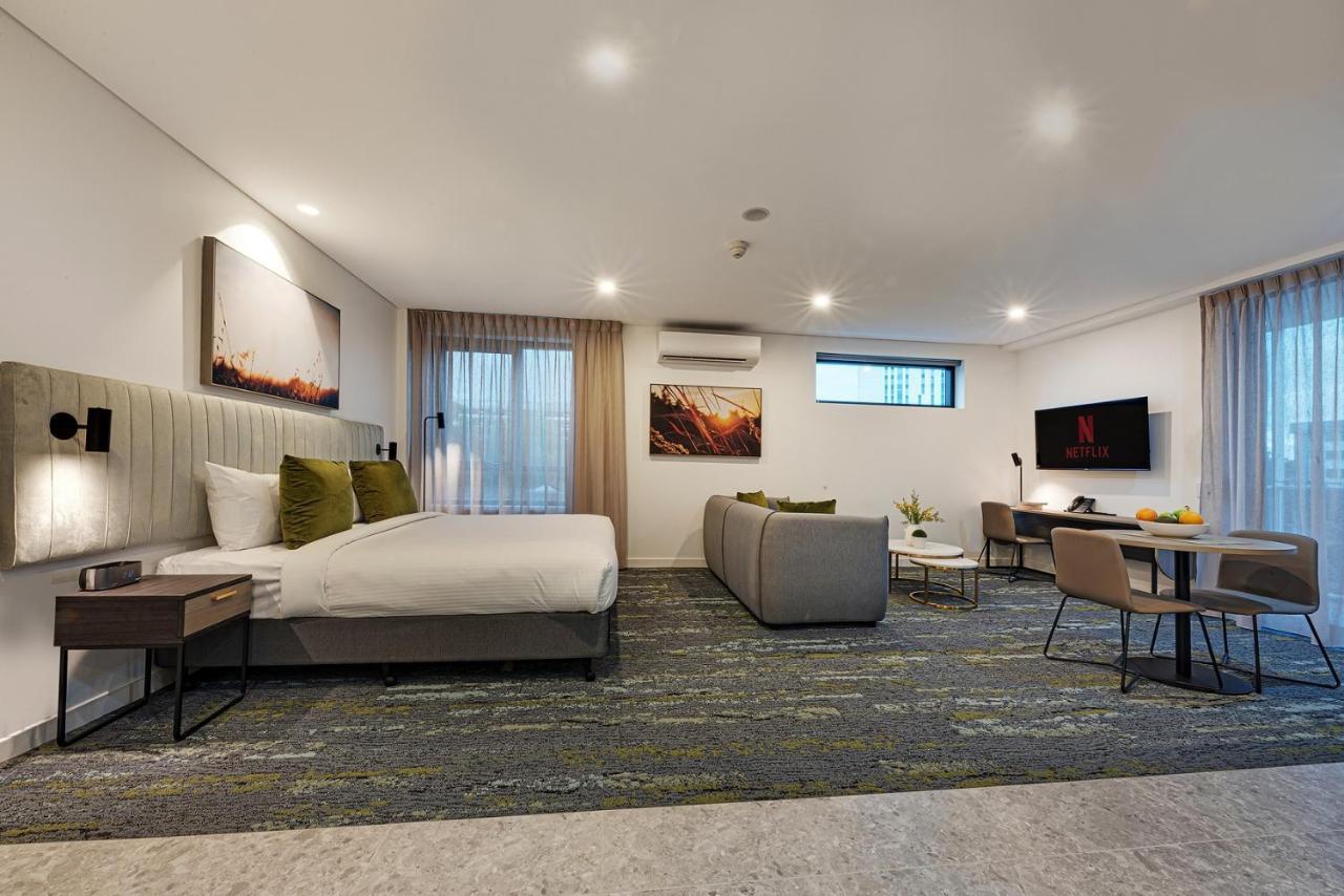 Littomore Suites Kingswood 펜리스 외부 사진